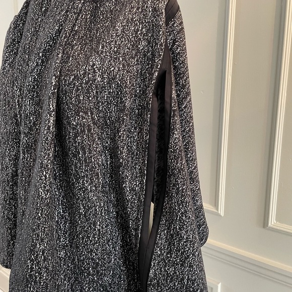 Lululemon Vinyasa Poncho Scarf 🧣 - Picture 5 of 7